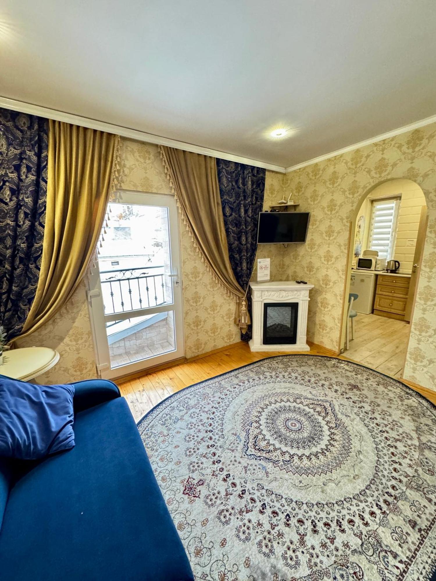 Little Paris Apartment Chernivtsi Exterior photo